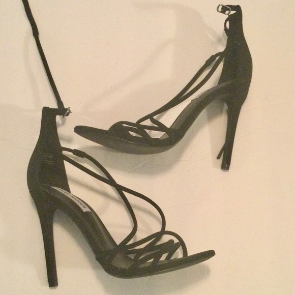 STEVE MADDEN SIGNATURE HEELS PRACTICALLY BRAND NEW - Picture 2 of 4